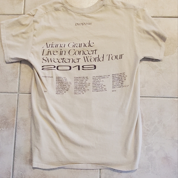 Ariana grande-sweetener world tour tan t-shirt - Picture 2 of 3